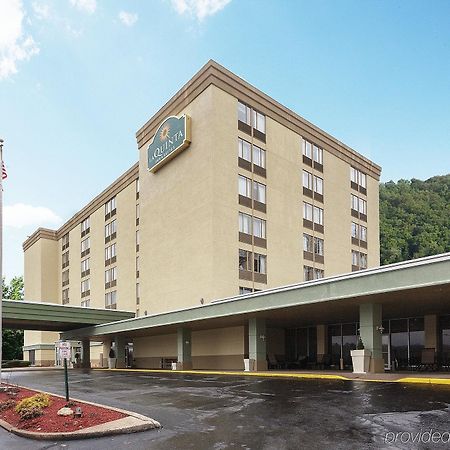 La Quinta Inn & Suites Pittsburgh North 外观 照片