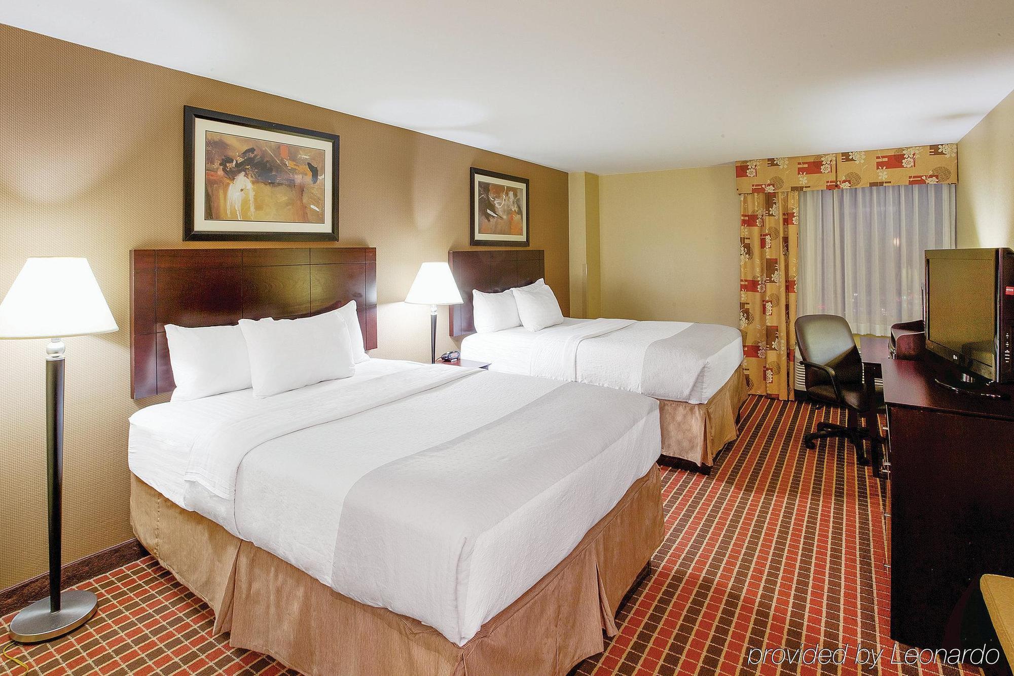 La Quinta Inn & Suites Pittsburgh North McCandless Township 外观 照片