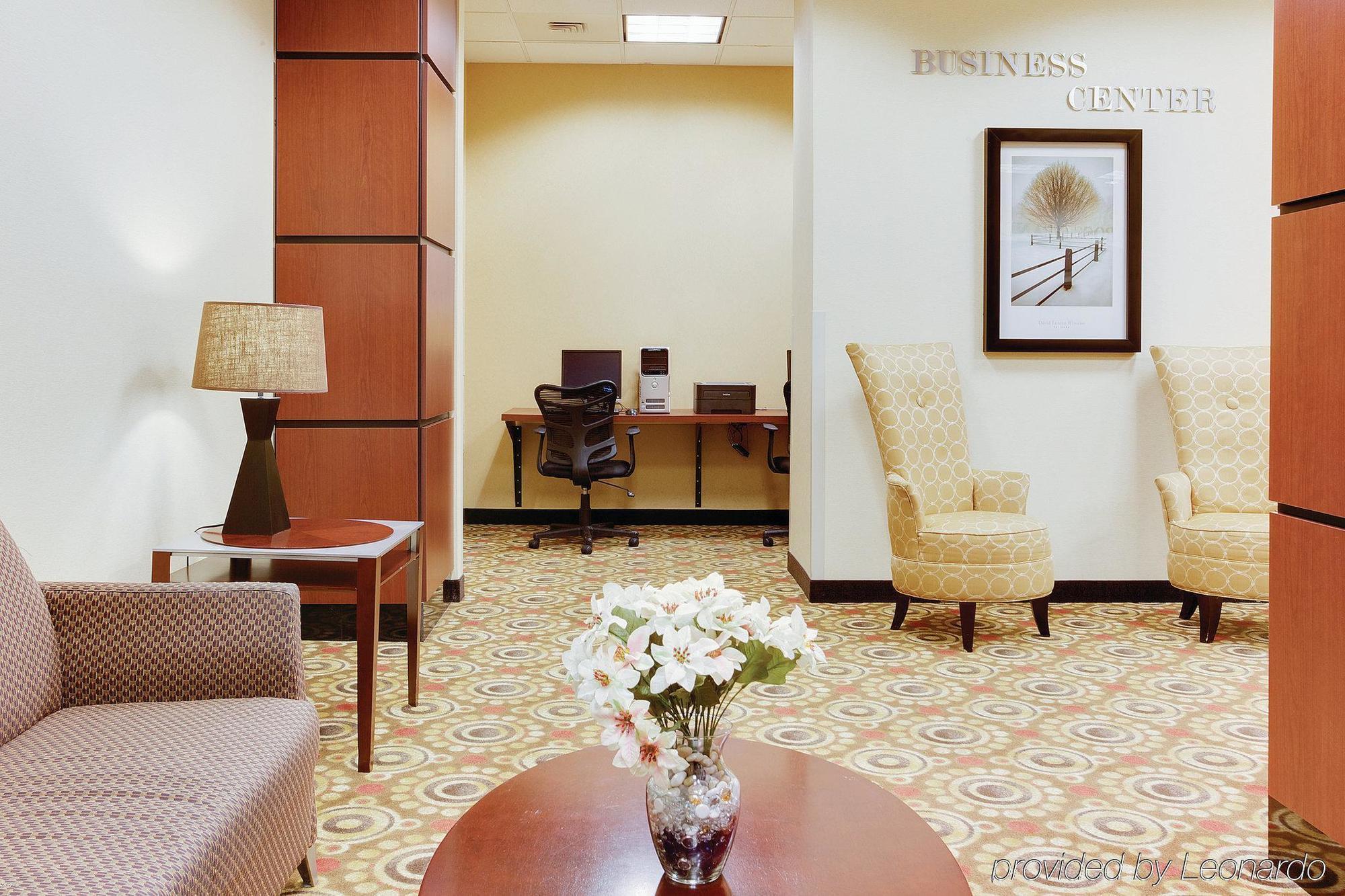 La Quinta Inn & Suites Pittsburgh North McCandless Township 外观 照片